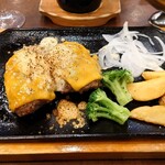 ビッグボーイ - 料理写真:炙りチーズ大俵ハンバーグ（200g）+プレミアムセット