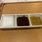 かごしま黒豚 六白亭 - 塩、ソース、マスタードソース