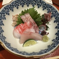 土佐料理 祢保希 赤坂店 - 鮮魚のお造り3種　カンパチ、タイ、アジ