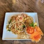タイ料理ルアンマイ - 料理写真:PAD THAI KUNG ♡ (パッタイ　グン)   1353円