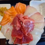 わ楽 - お刺身オンザライス！で海鮮丼のできあがり