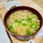 おむすび源ちゃん - おにぎりともち豚とん汁セット