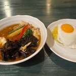 ベンベラ・ネットワークカンパニー - 骨無チキンベジタブル•カットレモン（1,300円）、2番中辛（+50円）、キクラゲ増量（+100円）