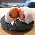 カワダ菓子舗 - いちご大福の断面