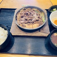 スギモト 本店 - 黒毛和牛すき鍋定食_お肉1.5倍増