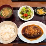 ハンバーグ亭 - 料理写真:デミグラスソースのハンバーグ