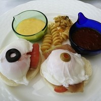 ファヌアン - 朝食のメイン、エッグベネティクト。
                お洒落なエッグベネティクトです。