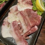 炭火焼肉と韓国料理の店 きむらや - ○コーネ980円