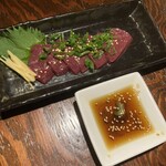 炭火焼肉と韓国料理の店 きむらや - ○牛のスライスレバー1,100円　刺し