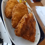 もつ煮ショップ - ソースを掛けて…