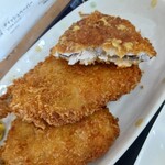 もつ煮ショップ - アジフライの断面