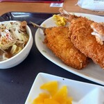 もつ煮ショップ - もつ煮とアジフライのツーショット！