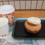 スタンド喫茶 勾当台 - シナモンロールセット550円