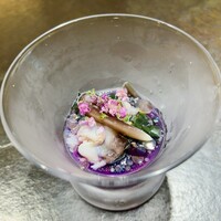 十皿 - ④鳥貝と金時草のもずく酢