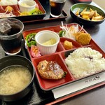 苗穂通り しあわせ食堂 - 日替わり定食（550円）