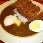 カレーの王様 - 極旨ロースカレー、ハーフカットゆで玉子トッピング❤でも、最初間違って温玉で出てきて、結果サービスになったver.♪