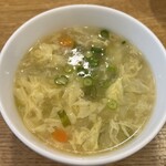 中国小麦粉料理専門店恵泉 - 炒飯のセットのスープ