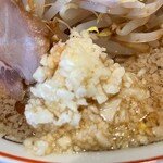 中華そば すみ田 - 『パンチラーメン(ヤサイニンニクダブル)』のニンニク