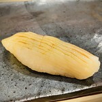 鮨 加 - 握り（タイラギ）