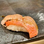 鮨 加 - 握り（金目鯛）