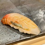 鮨 加 - 握り（アジ）