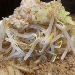 中華そば すみ田 - 『パンチラーメン(ヤサイニンニクダブル)』のヤサイ＆アブラ