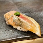 鮨 加 - 握り（アジ）