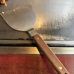 鉄板焼き レストラン 天空の館 - 調理用のデカいヘラなんで使い勝手に長短が？