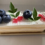 パティスリー・アン・ガトー - レアチーズ。爽やかなレモン風味とレアチーズのまろやかさが良く合います。女性にオススメのケーキ。