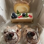 パティスリー・アン・ガトー - 今回購入したのは、シュークリーム×2、ロールケーキ、レアチーズの4点。