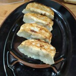 大津家 - セットの餃子は4個です