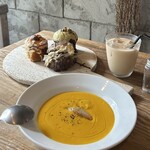 アマムダコタン - 右の小さなボトルはガムシロップ