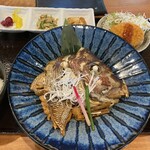 春夏秋冬 - 鯛の兜煮定食1500円。限定食ゆえ、早く来ないと売り切れ確実。鯛の身にお頭にしかないコラーゲン質や身がたっぷり詰まってて甘辛い煮付けで元気モリモリ。