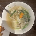 朝鮮飯店 - 朝鮮飯店定番の野菜スープ！野菜たっぷり！あっさりした味で美味しいです！