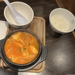 朝鮮飯店 - スンドュブとライス、美味しいけど辛い！
