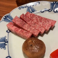 横浜 瀬里奈 浪漫茶屋 - 黒毛和牛のサーロインステーキ（松坂牛の石焼）