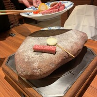 横浜 瀬里奈 浪漫茶屋 - 黒毛和牛のサーロインステーキ（松坂牛の石焼）