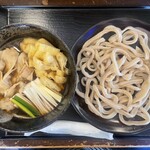 豚や - 2025.06.28 (土)   豚肉汁うどん黒（半盛250g）　1250円（税込）