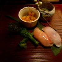 山城屋庄蔵 - 八寸。金目鯛のお寿司、すっぽんの煮こごりなど。梅の枝がついてました。