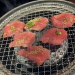 老舗精肉店直送 千種焼肉 飛騨牛の奴隷 - 