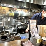 自家製麺こうじ - 店主は、ワンオペだけど優しい接客です