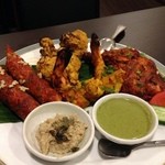 カーン・ケバブ・ビリヤニ - タンドール料理4種類盛合せ二人分　2885円
