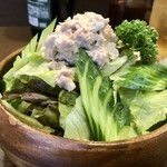 キッチンけん - ツナサラダ、ハーフ　トマトが苦手なのでキュウリに置き換えてもらいました