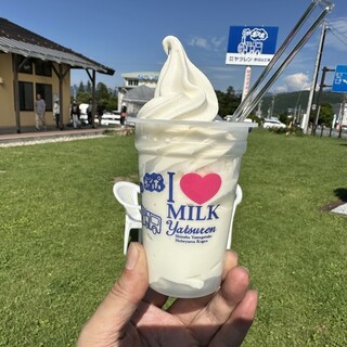ヤツレン ソフトクリーム売店