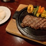 ジョージ - サーロイン（300g・レア）