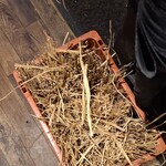 立ち呑み 亜時戸 - 本物の藁