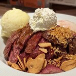 ステーキライスとカレーの店 センタービーフ - 名物ステーキライス：肉Ｍサイズ@1,390＋ガーリックバターライス＋半熟玉子150＋マッシュポテト200（全て税込）