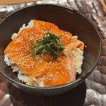 饗 くろ喜 - 宮城サーモン刺身飯