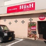 HusH - お店の前に、共同駐車場があります。