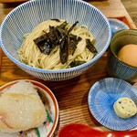 キッチン きらく - 葱油稲中拌麵(牡蠣ソース入り)、生卵、トリュフバター、おにぎり（熊脂味噌漬）